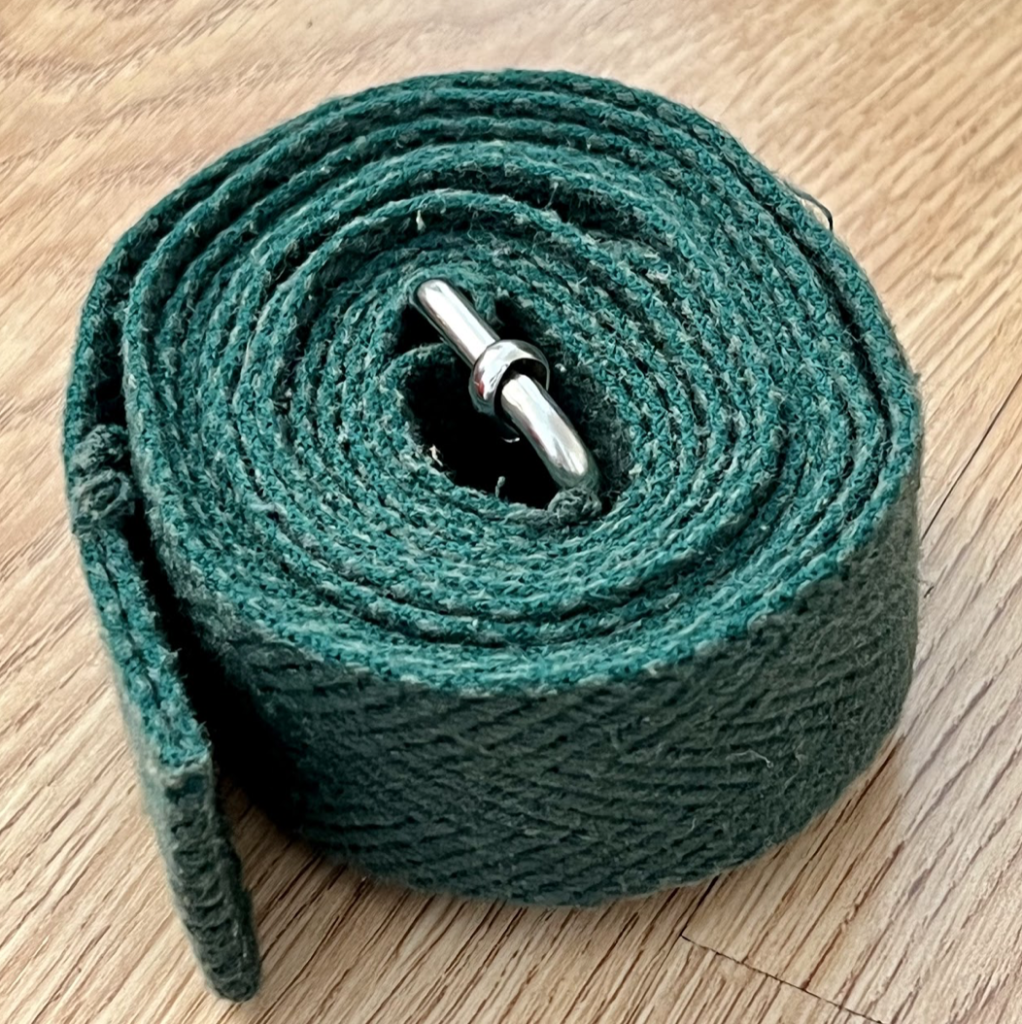 Cinturón de yoga. Uso de props en el Yoga Iyengar